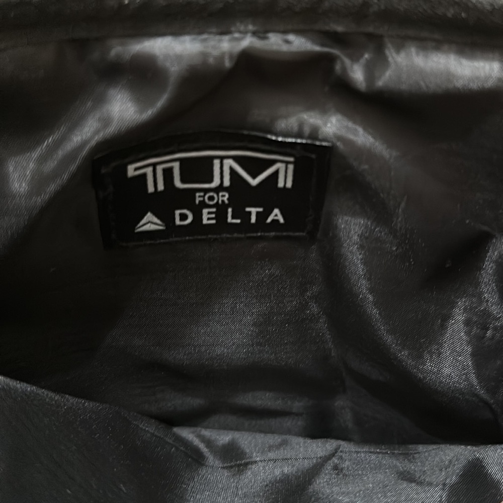Tumi for Delta‎ Amenity Cosmetic Makeup Bag - Picture 5 of 7